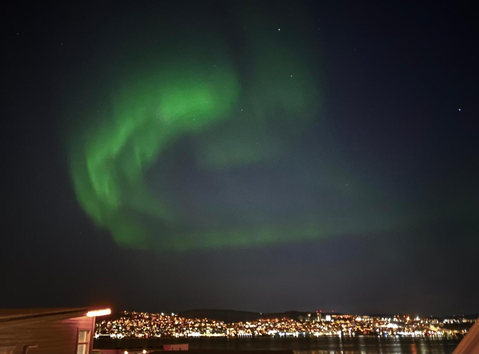 Polar Cozy Apartment - With View And Free Parking トロムソ エクステリア 写真